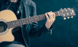 Easy Guitar Riffs for Beginner Players to Practice with